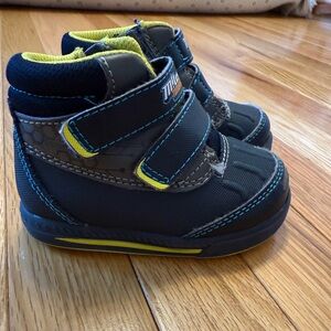 Miles from Tomorrowland toddler boy boots size 5